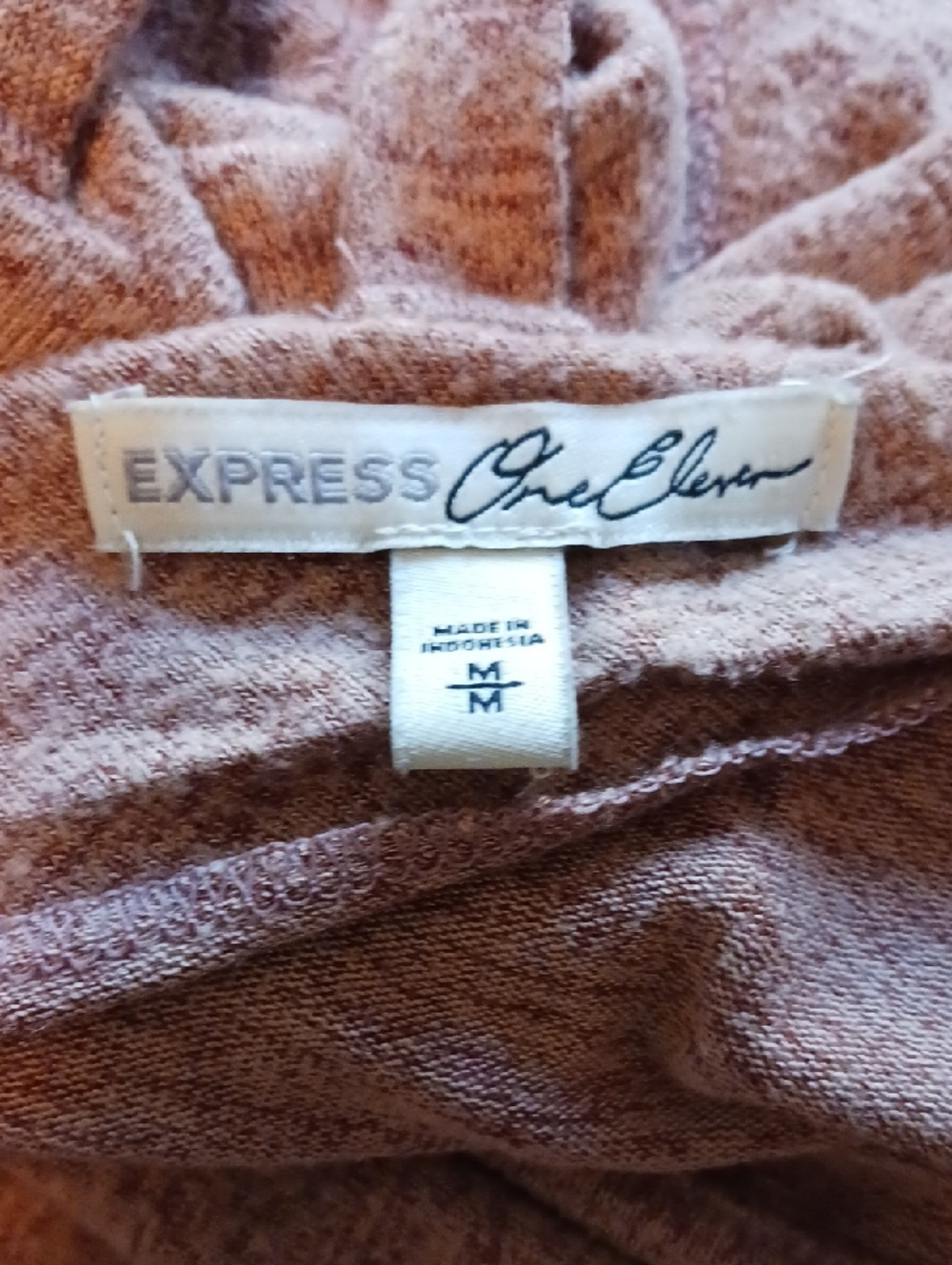 Express One Eleven Top - Picture 5 of 6